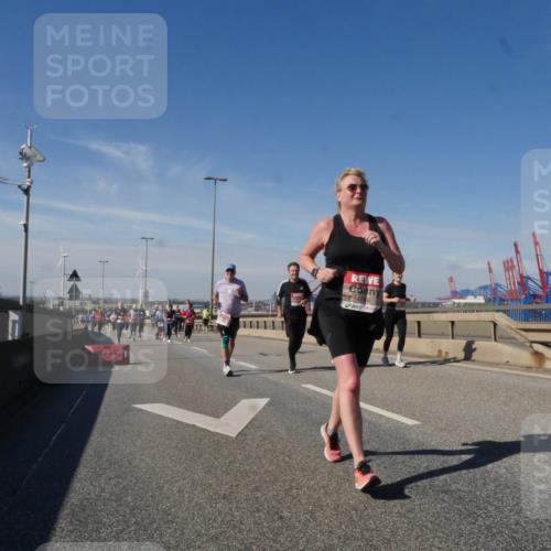 03.10.2025 - Köhlbrandbrückenlauf Matties Gatica Varas http://msf.ph/oto/9001941 03.10.2025 12:55:20 Position 2 4596 meine-sportfotos.de