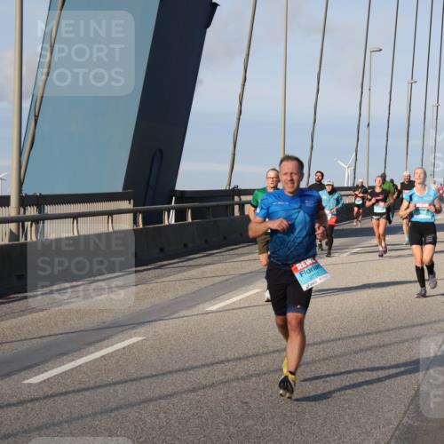 03.10.2025 - Köhlbrandbrückenlauf Julia Fischer http://msf.ph/oto/9001943 03.10.2025 09:40:21 Position 2 2712 meine-sportfotos.de