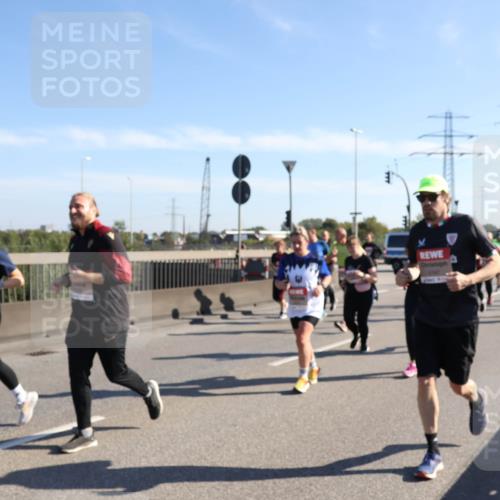03.10.2025 - Köhlbrandbrückenlauf Julia Fischer http://msf.ph/oto/9001953 03.10.2025 12:18:59 Position 3  meine-sportfotos.de