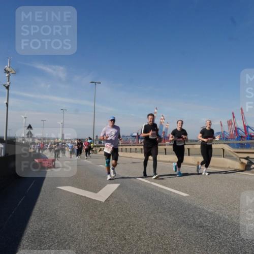 03.10.2025 - Köhlbrandbrückenlauf Matties Gatica Varas http://msf.ph/oto/9001956 03.10.2025 12:55:21 Position 2  meine-sportfotos.de