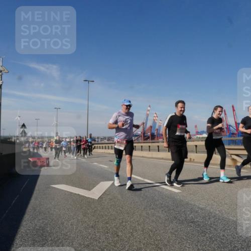 03.10.2025 - Köhlbrandbrückenlauf Matties Gatica Varas http://msf.ph/oto/9001973 03.10.2025 12:55:22 Position 2  meine-sportfotos.de