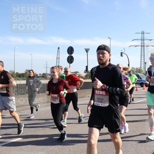 03.10.2025 - Köhlbrandbrückenlauf Julia Fischer http://msf.ph/oto/9001979 03.10.2025 12:19:02 Position 3 4223, 6744 meine-sportfotos.de