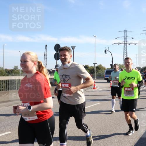 03.10.2025 - Köhlbrandbrückenlauf Julia Fischer http://msf.ph/oto/9001989 03.10.2025 12:19:05 Position 3 68, 4812, 5229 meine-sportfotos.de
