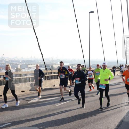 03.10.2025 - Köhlbrandbrückenlauf Julia Fischer http://msf.ph/oto/9001994 03.10.2025 09:26:02 Position 1  meine-sportfotos.de