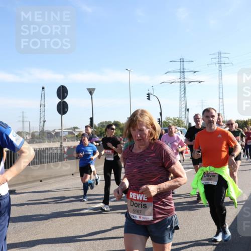 03.10.2025 - Köhlbrandbrückenlauf Julia Fischer http://msf.ph/oto/9002007 03.10.2025 12:19:09 Position 3 5812, 5167, 5397 meine-sportfotos.de