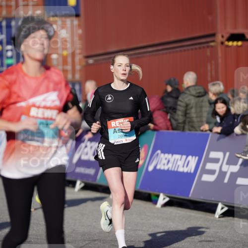 03.10.2025 - Köhlbrandbrückenlauf Michael Burmester http://msf.ph/oto/9002009 03.10.2025 10:05:37 Ziel 1119, 1340, 1962, 2698, 2743, 3484, 3579, 3716 meine-sportfotos.de