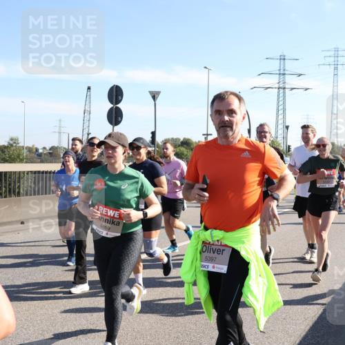 03.10.2025 - Köhlbrandbrückenlauf Julia Fischer http://msf.ph/oto/9002012 03.10.2025 12:19:09 Position 3 1107, 4859, 5397, 6497 meine-sportfotos.de