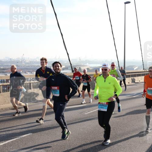 03.10.2025 - Köhlbrandbrückenlauf Julia Fischer http://msf.ph/oto/9002013 03.10.2025 09:26:03 Position 1 2942, 1430 meine-sportfotos.de