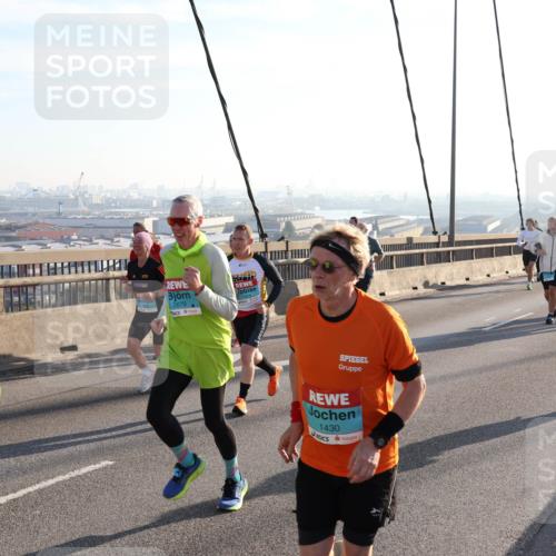 03.10.2025 - Köhlbrandbrückenlauf Julia Fischer http://msf.ph/oto/9002033 03.10.2025 09:26:05 Position 1 2679, 1430 meine-sportfotos.de