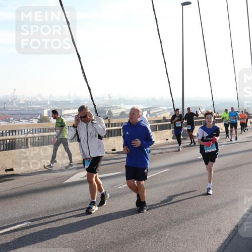 03.10.2025 - Köhlbrandbrückenlauf Julia Fischer http://msf.ph/oto/9002052 03.10.2025 09:26:08 Position 1  meine-sportfotos.de
