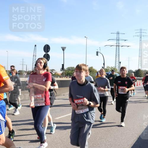 03.10.2025 - Köhlbrandbrückenlauf Julia Fischer http://msf.ph/oto/9002054 03.10.2025 12:19:15 Position 3 5128, 4952, 4434 meine-sportfotos.de