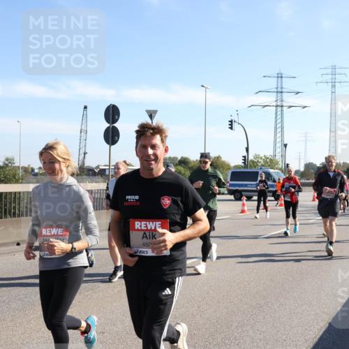 03.10.2025 - Köhlbrandbrückenlauf Julia Fischer http://msf.ph/oto/9002066 03.10.2025 12:19:16 Position 3 460 meine-sportfotos.de