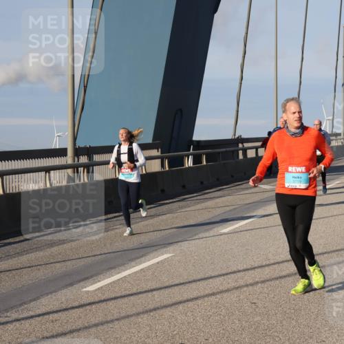03.10.2025 - Köhlbrandbrückenlauf Julia Fischer http://msf.ph/oto/9002071 03.10.2025 09:40:44 Position 2 3719 meine-sportfotos.de
