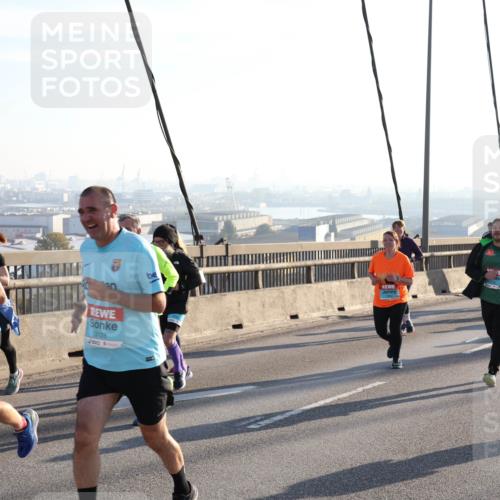 03.10.2025 - Köhlbrandbrückenlauf Julia Fischer http://msf.ph/oto/9002073 03.10.2025 09:26:15 Position 1 3128 meine-sportfotos.de