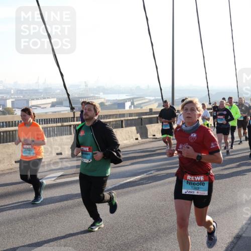 03.10.2025 - Köhlbrandbrückenlauf Julia Fischer http://msf.ph/oto/9002077 03.10.2025 09:26:17 Position 1 534, 1363 meine-sportfotos.de
