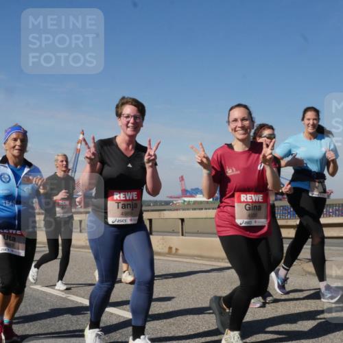 03.10.2025 - Köhlbrandbrückenlauf Matties Gatica Varas http://msf.ph/oto/9002081 03.10.2025 12:55:30 Position 2 4883, 4989, 4939 meine-sportfotos.de