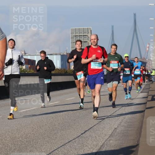 03.10.2025 - Köhlbrandbrückenlauf Luisa Fischer http://msf.ph/oto/9002083 03.10.2025 10:43:59 Position 3 99, 3491, 3763 meine-sportfotos.de