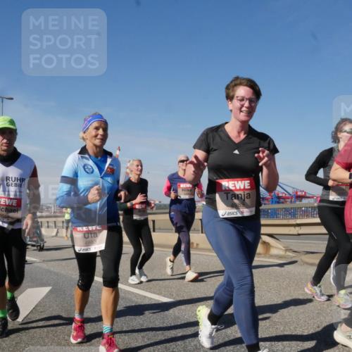 03.10.2025 - Köhlbrandbrückenlauf Matties Gatica Varas http://msf.ph/oto/9002088 03.10.2025 12:55:30 Position 2 4555, 4883, 4989, 6757, 4939 meine-sportfotos.de