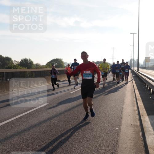 03.10.2025 - Köhlbrandbrückenlauf Fabian Wolf http://msf.ph/oto/9002093 03.10.2025 09:17:51 Position 3 1038 meine-sportfotos.de