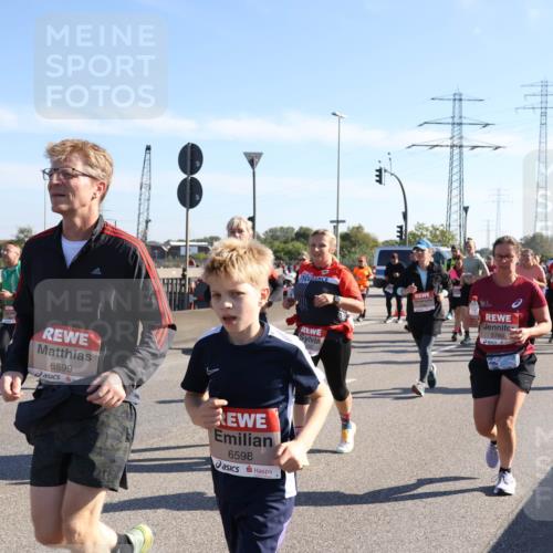 03.10.2025 - Köhlbrandbrückenlauf Julia Fischer http://msf.ph/oto/9002095 03.10.2025 12:19:19 Position 3 6599, 6598, 5780 meine-sportfotos.de