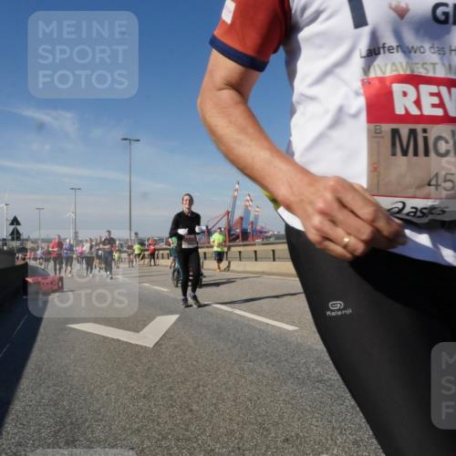 03.10.2025 - Köhlbrandbrückenlauf Matties Gatica Varas http://msf.ph/oto/9002109 03.10.2025 12:55:31 Position 2 4555 meine-sportfotos.de