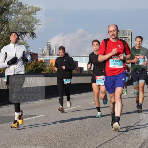 03.10.2025 - Köhlbrandbrückenlauf Luisa Fischer http://msf.ph/oto/9002110 03.10.2025 10:44:00 Position 3 1095, 3531, 3491 meine-sportfotos.de