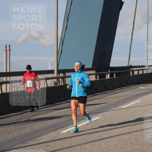 03.10.2025 - Köhlbrandbrückenlauf Julia Fischer http://msf.ph/oto/9002114 03.10.2025 09:40:51 Position 2  meine-sportfotos.de