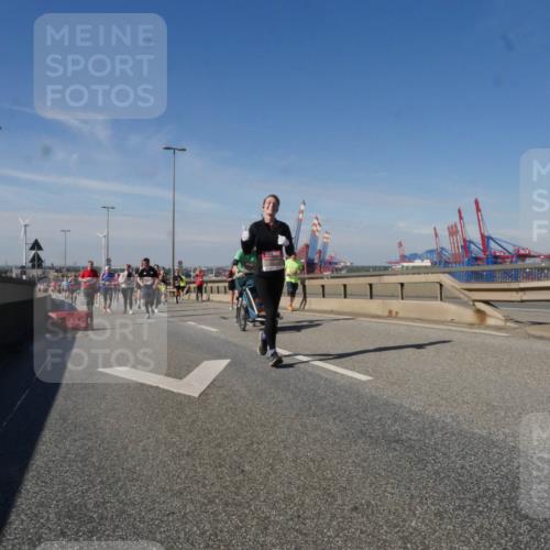 03.10.2025 - Köhlbrandbrückenlauf Matties Gatica Varas http://msf.ph/oto/9002117 03.10.2025 12:55:32 Position 2 118 meine-sportfotos.de
