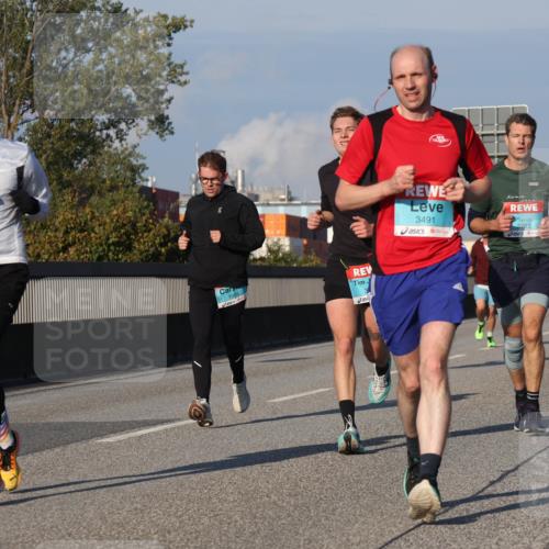 03.10.2025 - Köhlbrandbrückenlauf Luisa Fischer http://msf.ph/oto/9002122 03.10.2025 10:44:01 Position 3 1095, 3491, 3763 meine-sportfotos.de