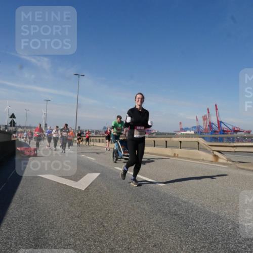 03.10.2025 - Köhlbrandbrückenlauf Matties Gatica Varas http://msf.ph/oto/9002124 03.10.2025 12:55:32 Position 2 118 meine-sportfotos.de