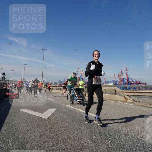 03.10.2025 - Köhlbrandbrückenlauf Matties Gatica Varas http://msf.ph/oto/9002128 03.10.2025 12:55:33 Position 2  meine-sportfotos.de