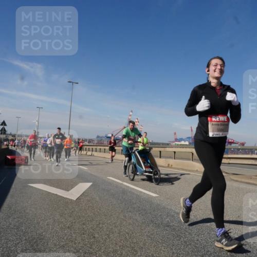 03.10.2025 - Köhlbrandbrückenlauf Matties Gatica Varas http://msf.ph/oto/9002133 03.10.2025 12:55:33 Position 2 5504 meine-sportfotos.de