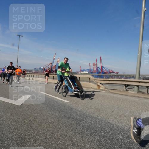 03.10.2025 - Köhlbrandbrückenlauf Matties Gatica Varas http://msf.ph/oto/9002141 03.10.2025 12:55:34 Position 2  meine-sportfotos.de
