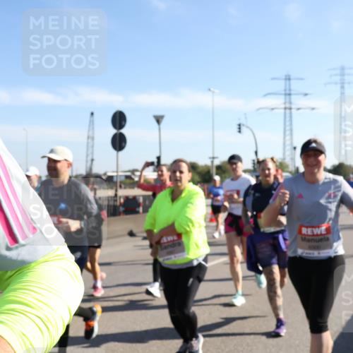 03.10.2025 - Köhlbrandbrückenlauf Julia Fischer http://msf.ph/oto/9002152 03.10.2025 12:19:26 Position 3  meine-sportfotos.de