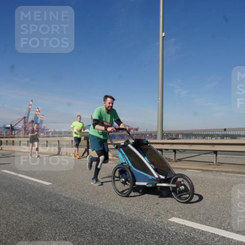 03.10.2025 - Köhlbrandbrückenlauf Matties Gatica Varas http://msf.ph/oto/9002156 03.10.2025 12:55:35 Position 2  meine-sportfotos.de
