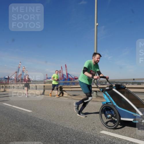 03.10.2025 - Köhlbrandbrückenlauf Matties Gatica Varas http://msf.ph/oto/9002162 03.10.2025 12:55:36 Position 2  meine-sportfotos.de