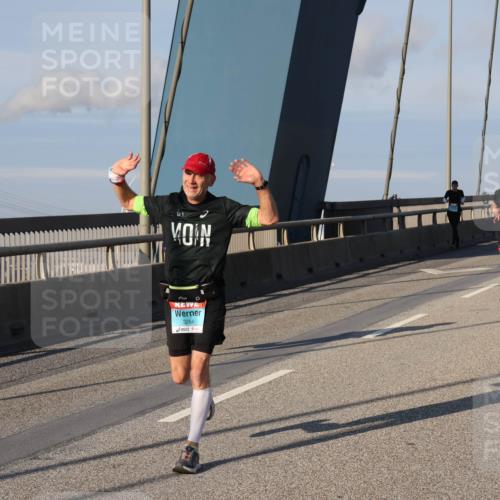 03.10.2025 - Köhlbrandbrückenlauf Julia Fischer http://msf.ph/oto/9002164 03.10.2025 09:41:00 Position 2 3264 meine-sportfotos.de