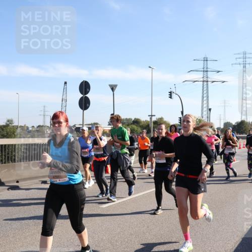 03.10.2025 - Köhlbrandbrückenlauf Julia Fischer http://msf.ph/oto/9002171 03.10.2025 12:19:28 Position 3 4701 meine-sportfotos.de