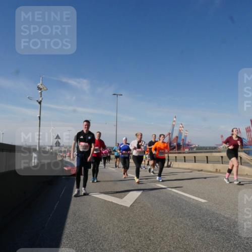 03.10.2025 - Köhlbrandbrückenlauf Matties Gatica Varas http://msf.ph/oto/9002183 03.10.2025 12:55:37 Position 2  meine-sportfotos.de