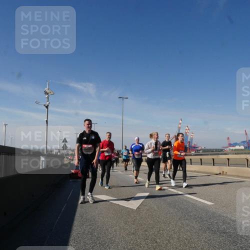03.10.2025 - Köhlbrandbrückenlauf Matties Gatica Varas http://msf.ph/oto/9002189 03.10.2025 12:55:37 Position 2  meine-sportfotos.de