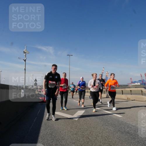 03.10.2025 - Köhlbrandbrückenlauf Matties Gatica Varas http://msf.ph/oto/9002200 03.10.2025 12:55:38 Position 2  meine-sportfotos.de