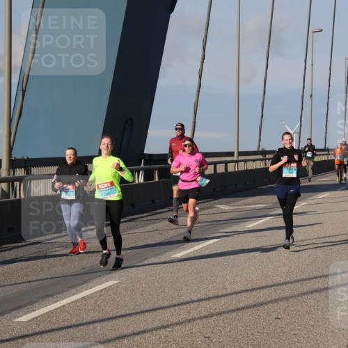 03.10.2025 - Köhlbrandbrückenlauf Julia Fischer http://msf.ph/oto/9002207 03.10.2025 09:41:07 Position 2  meine-sportfotos.de