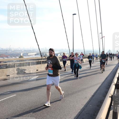 03.10.2025 - Köhlbrandbrückenlauf Julia Fischer http://msf.ph/oto/9002210 03.10.2025 09:26:38 Position 1  meine-sportfotos.de