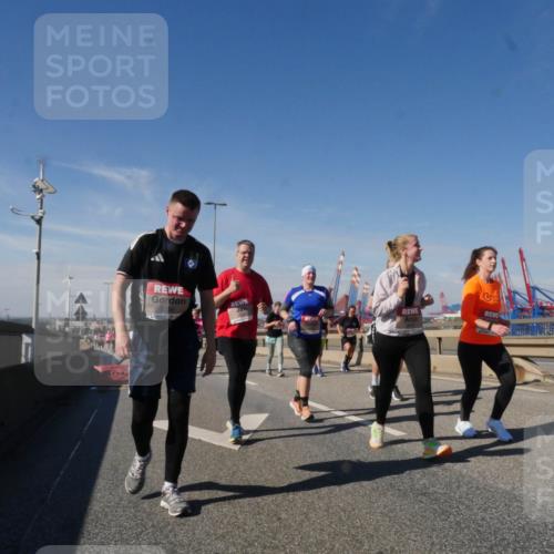 03.10.2025 - Köhlbrandbrückenlauf Matties Gatica Varas http://msf.ph/oto/9002219 03.10.2025 12:55:39 Position 2 5256 meine-sportfotos.de