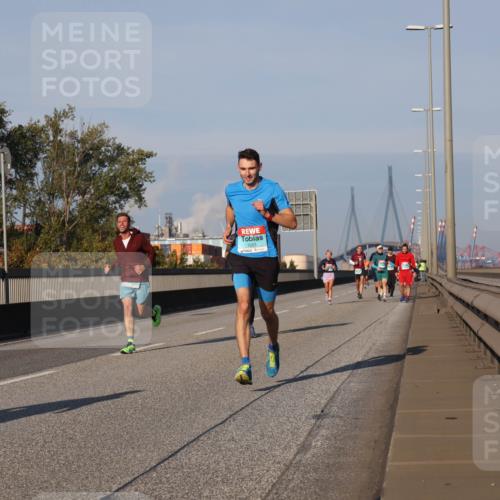 03.10.2025 - Köhlbrandbrückenlauf Luisa Fischer http://msf.ph/oto/9002226 03.10.2025 10:44:08 Position 3 1023 meine-sportfotos.de