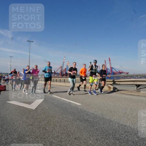 03.10.2025 - Köhlbrandbrückenlauf Matties Gatica Varas http://msf.ph/oto/9002237 03.10.2025 12:55:41 Position 2 118 meine-sportfotos.de