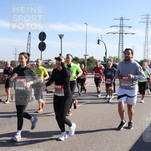03.10.2025 - Köhlbrandbrückenlauf Julia Fischer http://msf.ph/oto/9002239 03.10.2025 12:19:37 Position 3 4489, 5288, 5816 meine-sportfotos.de
