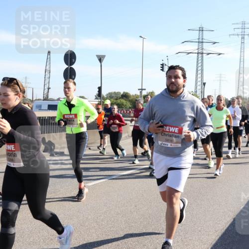 03.10.2025 - Köhlbrandbrückenlauf Julia Fischer http://msf.ph/oto/9002245 03.10.2025 12:19:37 Position 3 5288, 6210, 5816 meine-sportfotos.de