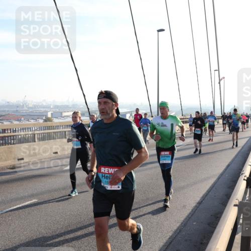 03.10.2025 - Köhlbrandbrückenlauf Julia Fischer http://msf.ph/oto/9002248 03.10.2025 09:26:41 Position 1 15, 15 meine-sportfotos.de