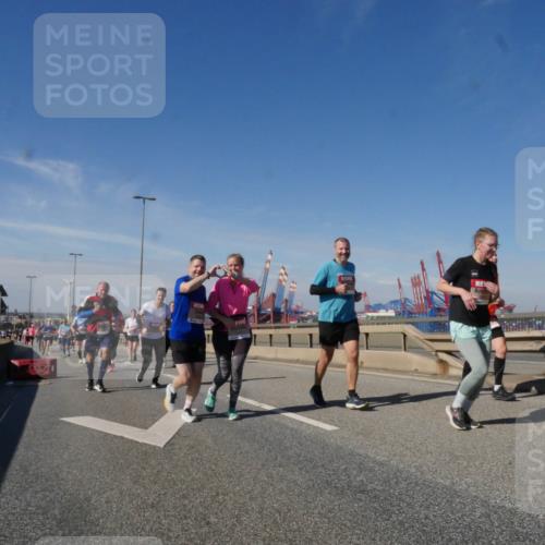 03.10.2025 - Köhlbrandbrückenlauf Matties Gatica Varas http://msf.ph/oto/9002256 03.10.2025 12:55:43 Position 2  meine-sportfotos.de